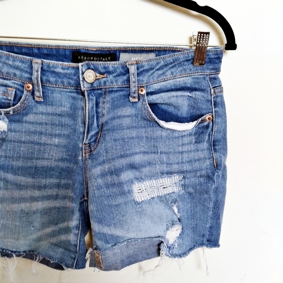 Aeropostale Midi Distressed Light Wash Shorts Size 4 - Picture 4 of 6
